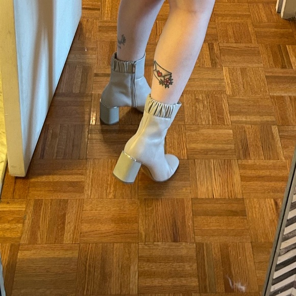 🤍 Tamaris Signe Ice White Ankle Booties 🤍 - Picture 4 of 11